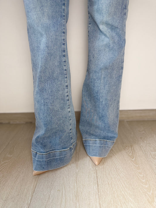 Jeans a Zampa Push UP Lavaggio chiaro